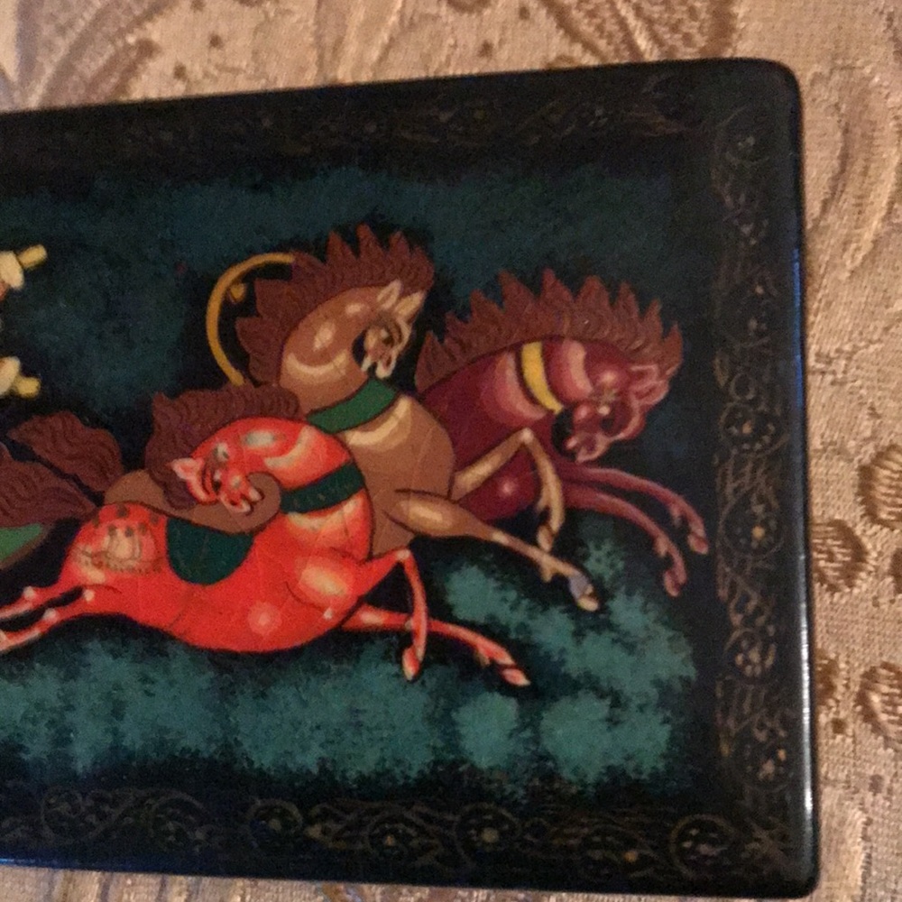 Vintage Russian Lacquer Box - Picture 4 of 9